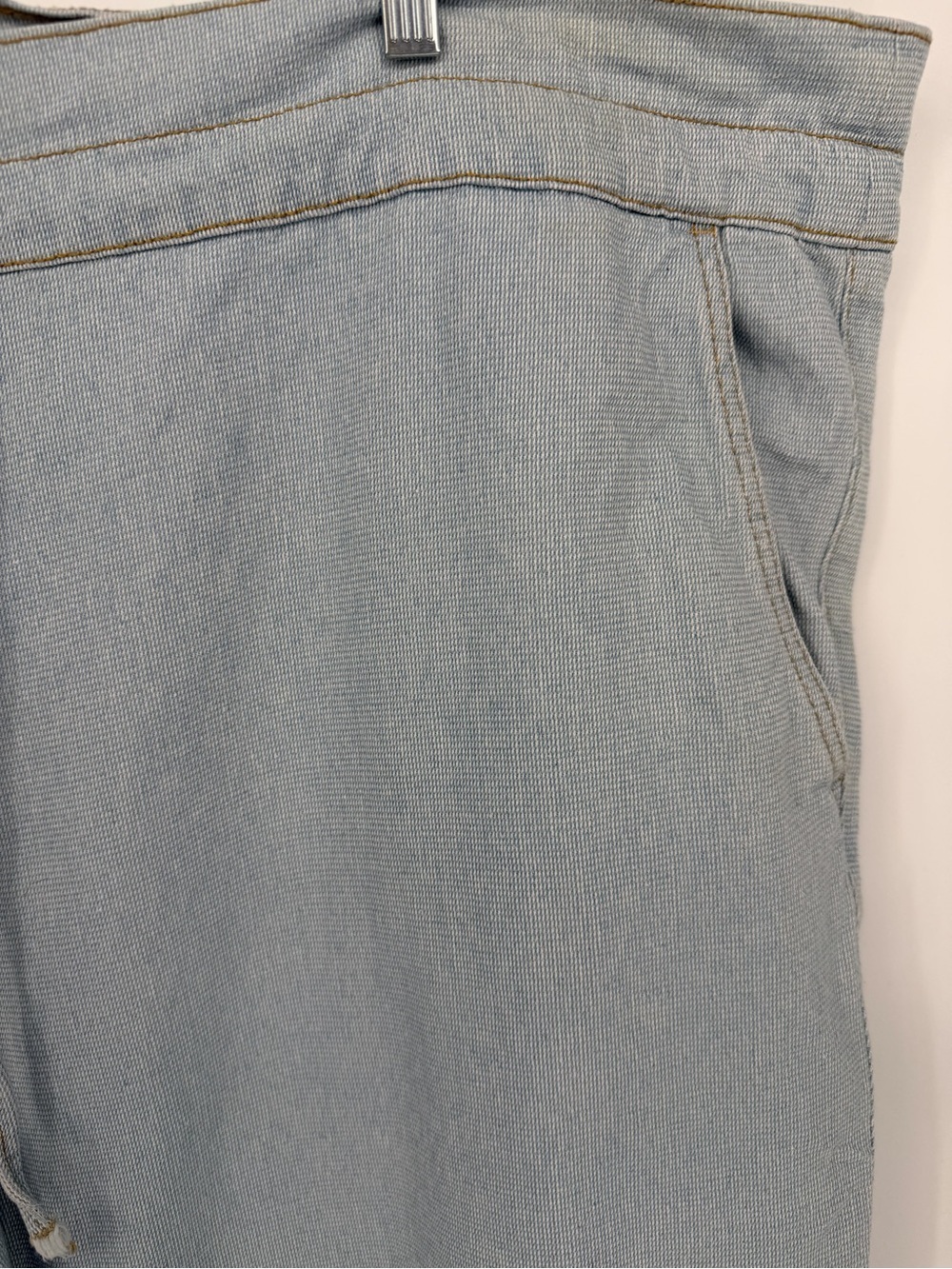 Universal Thread Light Blue Denim Capris - Picture 2 of 8